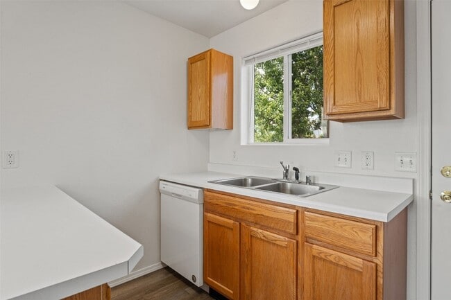 Building Photo - 814