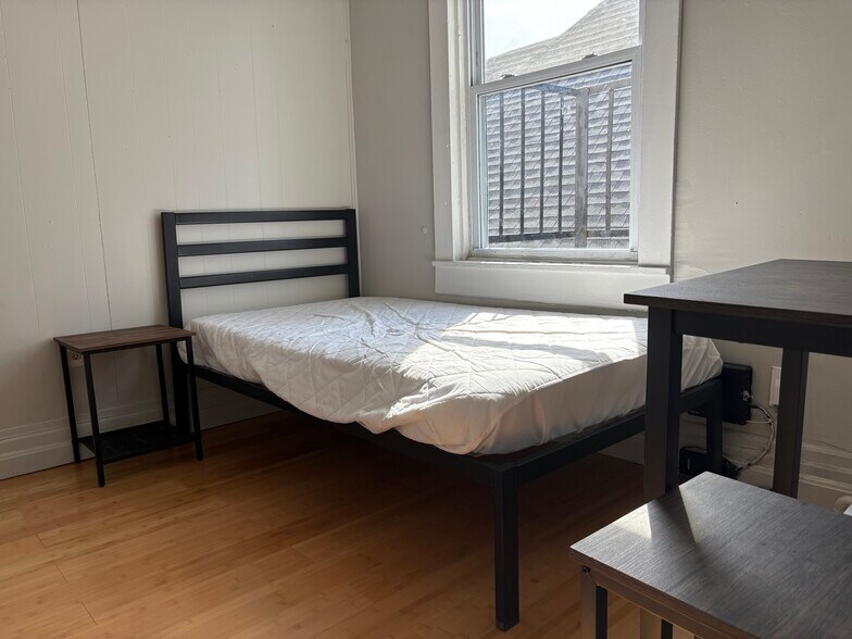 Building Photo - 5847 Nicholson St