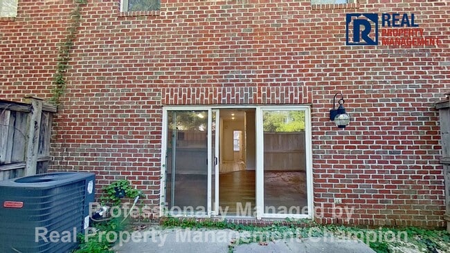 Building Photo - Adorable 2 BD Townhome with Private Patio