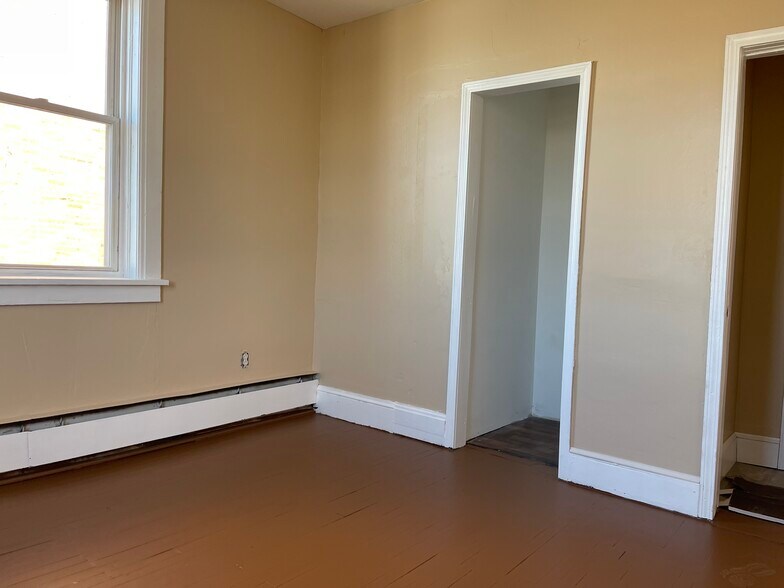 Building Photo - 288 Genesee St