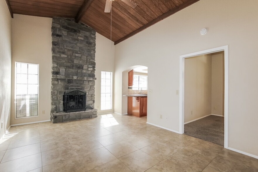 Building Photo - 6709 W Topeka Dr