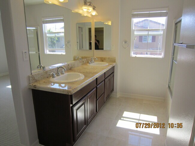 Building Photo - 10410 Duxbury Ln