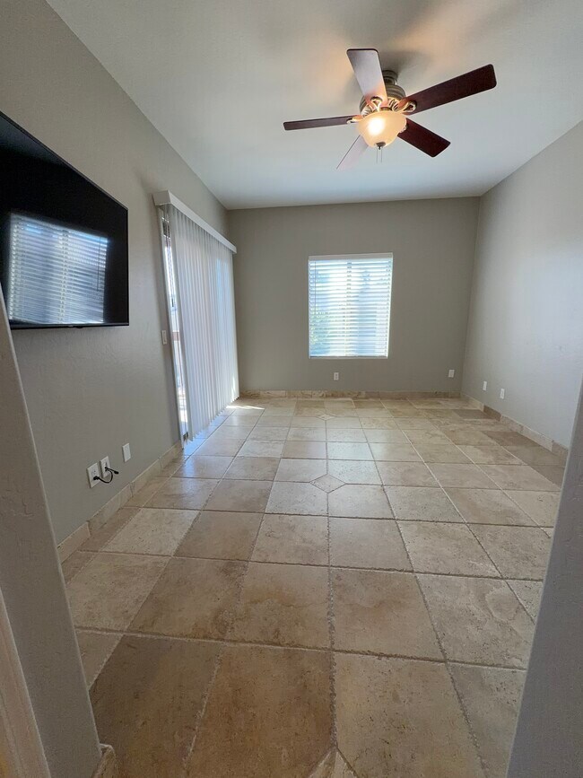 Building Photo - 205 N 74th St