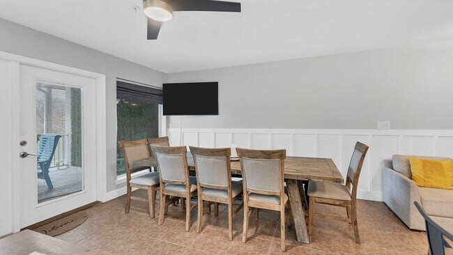 Building Photo - 730 E Mather St