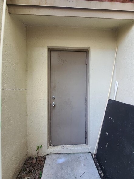 Building Photo - 305 NW 109th Ave