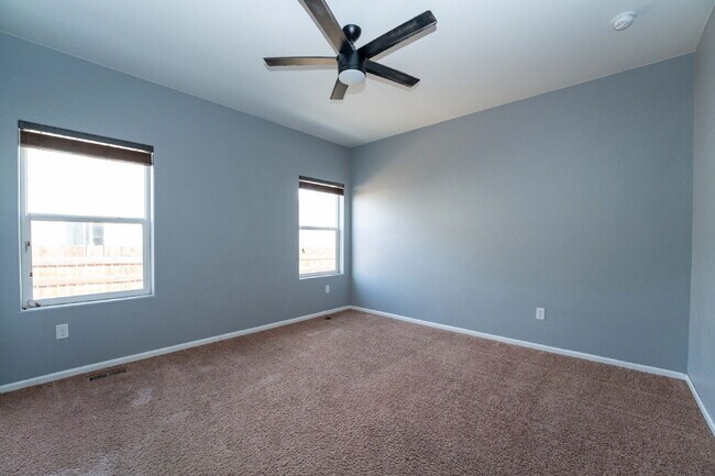 Building Photo - 575 Solano Dr