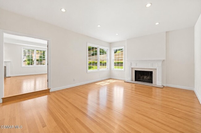 Building Photo - 5801 Middle Crest Dr