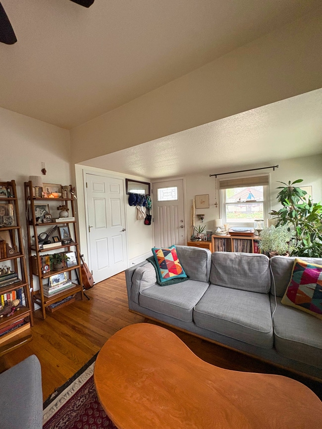 Building Photo - Spacious and Bright 3B Home in Longmont Available for August. Great Location!