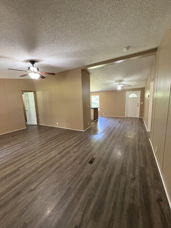 Building Photo - 152 Meadow Ln