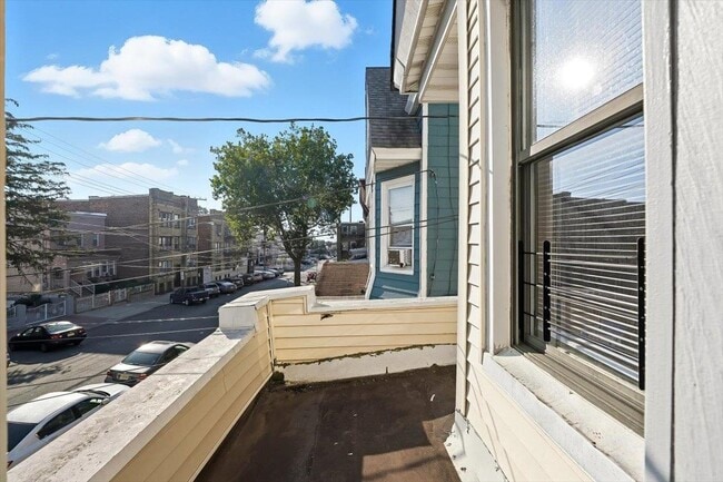 Building Photo - 73 Winfield Ave