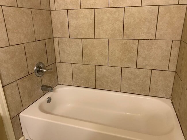 Building Photo - First Floor 2BD/2BA Condo on Memphis/Germantown Line!