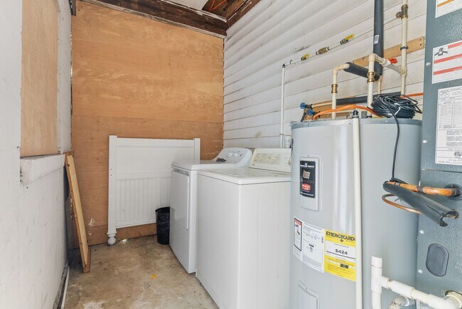 Building Photo - 422 Longwood Ave