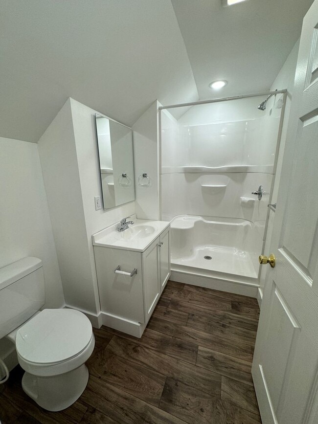 Building Photo - 5 Bedroom / 2 Bath House - Near SEMO's Cam...