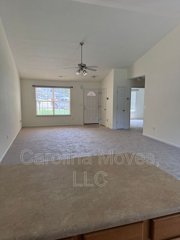 Building Photo - 7 Birchbriar Way