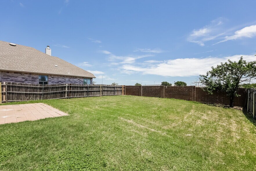 Building Photo - 9316 Liberty Crossing Dr