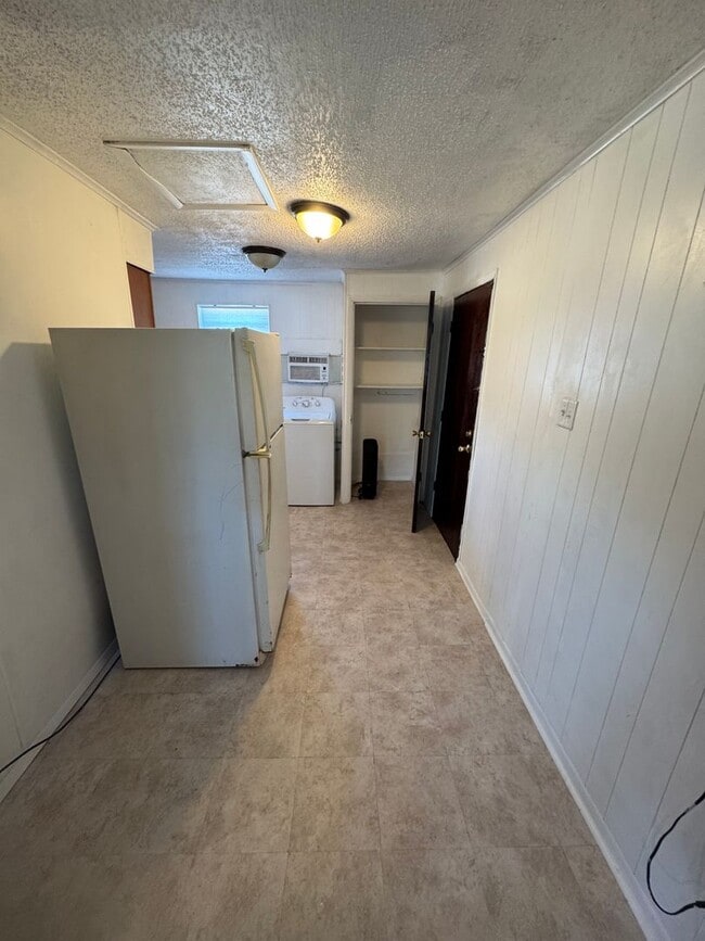 Building Photo - 1 bedroom, 1 bath