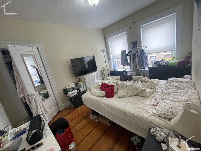 Building Photo - 9/1 No fee! Spacious 1BR in Allston near Green Line, heat inc!