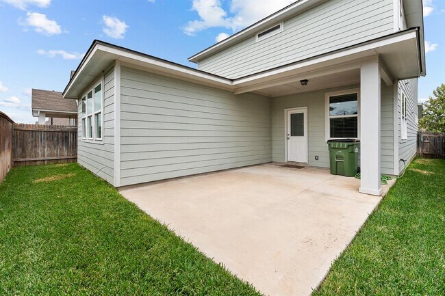 Building Photo - 213 Michaelis Dr