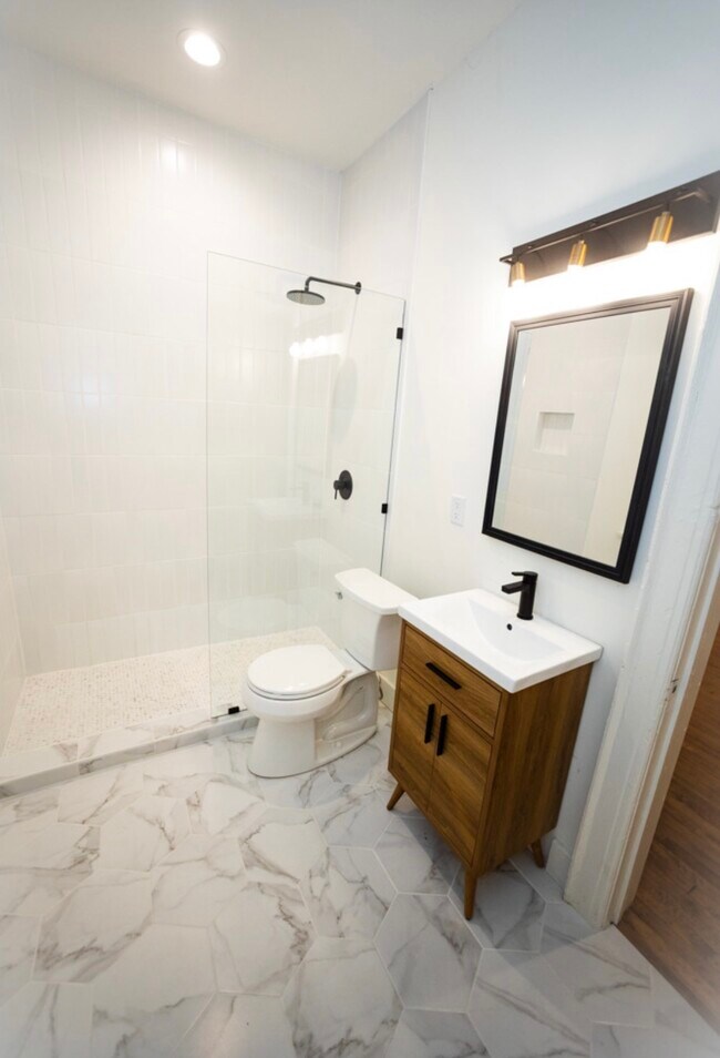 Bathroom - 1512 N Jackson St