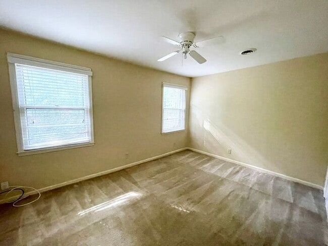 Building Photo - Lexington- Offering Self Guided Tour with RENTLY!