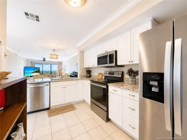 Building Photo - 7430 S Ocean Dr