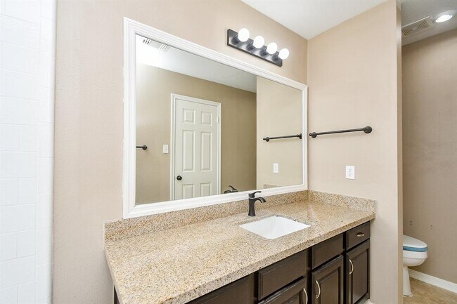 Building Photo - 2915 Pepperwood Dr