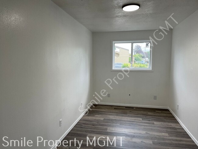 Building Photo - 3-bedroom One Level Single House in SE Por...