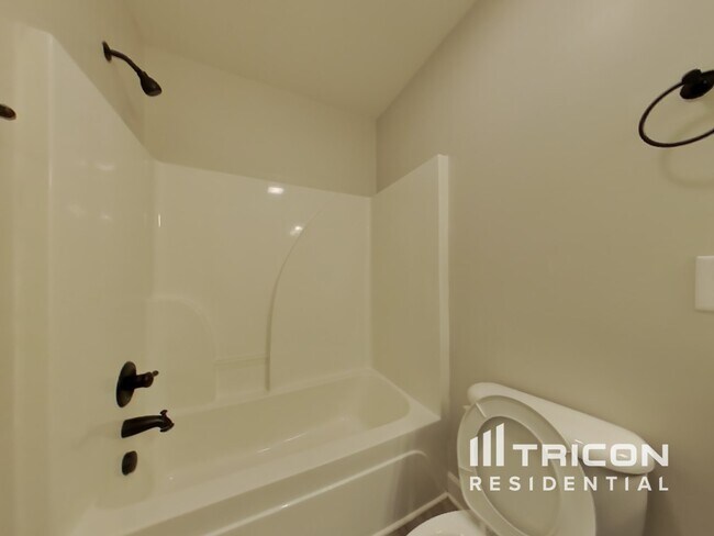 Building Photo - 3125 Hidden Creek Dr