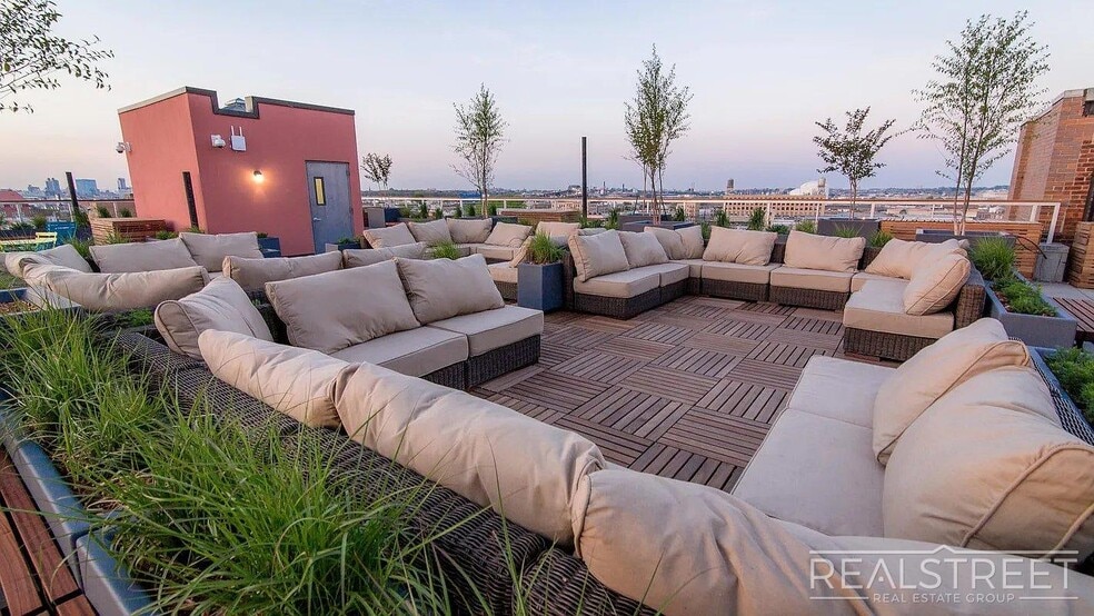 Building Photo - Monitor Street