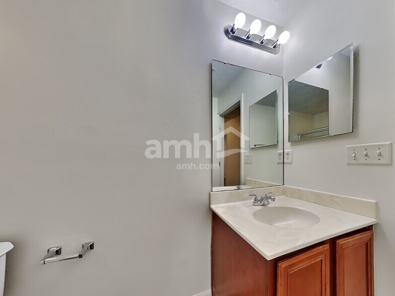 Building Photo - 11527 Spring Board Dr