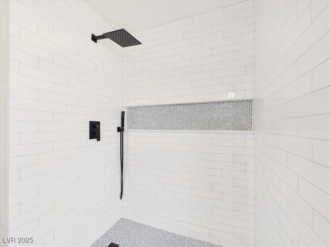 Building Photo - 5610 N Linda St