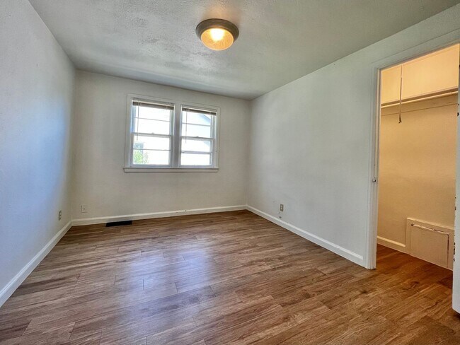 Building Photo - Close to campus, lease through June 30, 2027
