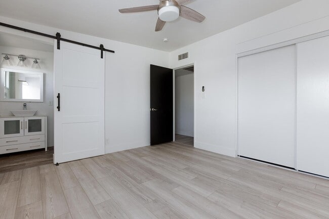 Building Photo - Stylish 4-Bedroom Single-Story Home with M...