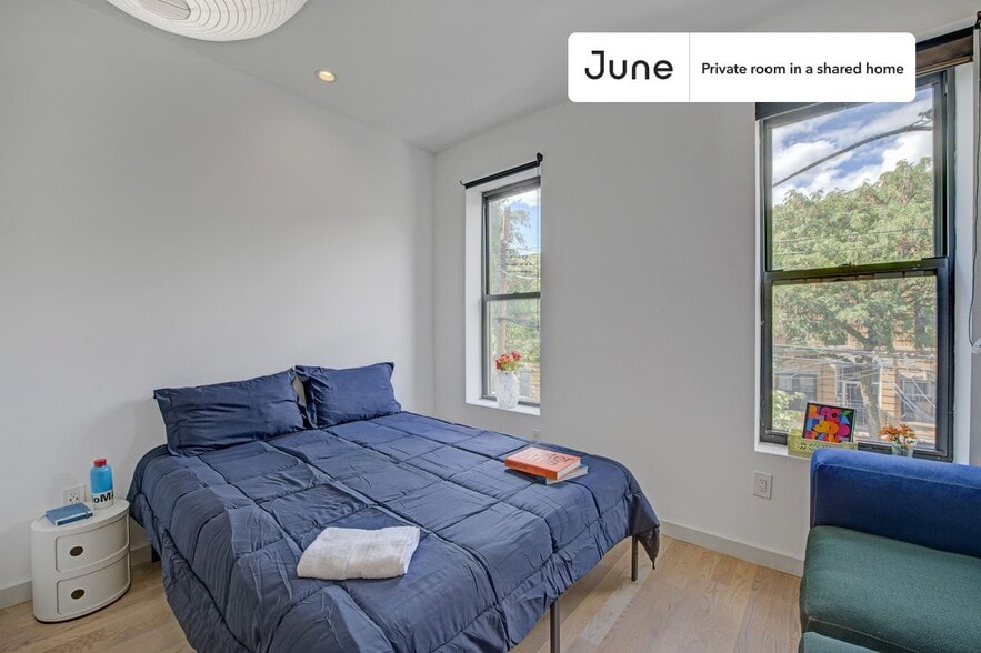 Building Photo - Enchanting ROOM at The Maison on Halsey