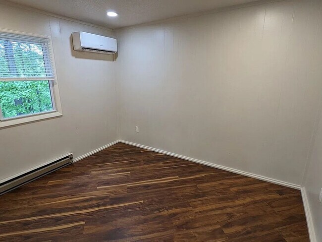 Building Photo - 411 Lindsay Rd