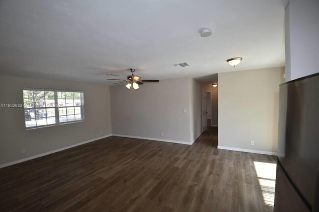 Building Photo - 1712 NW 15th Ave
