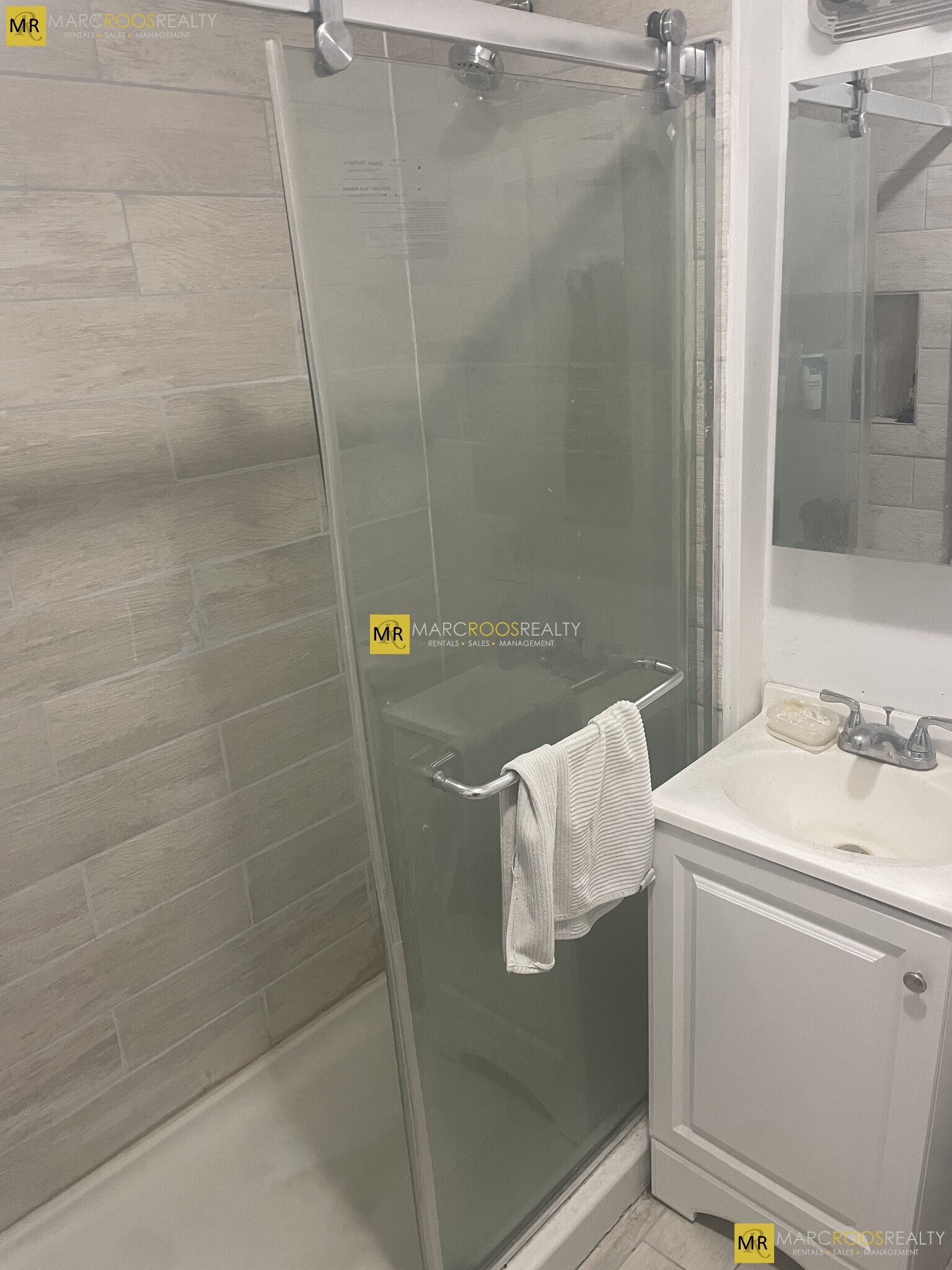 Building Photo - 68 Willow St