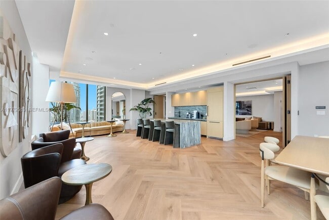 Building Photo - 121 NE 5th St