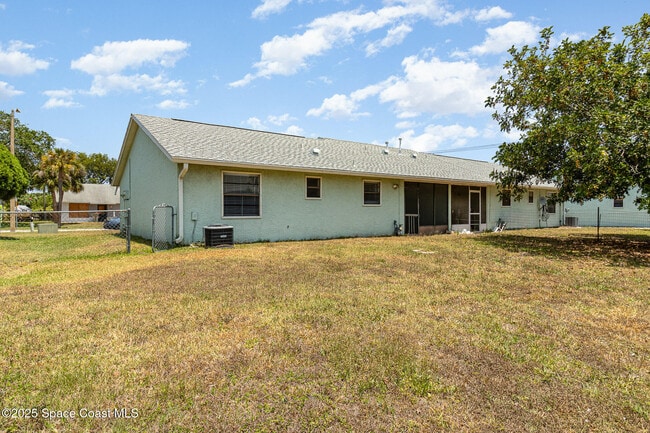 Building Photo - 1645 Mason Terrace
