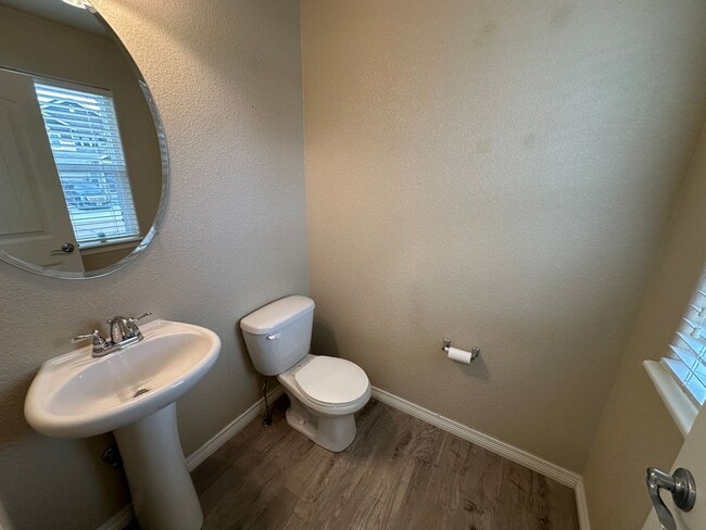 Building Photo - FANTASTIC 3 BEDROOM 2.5 BATHROOM LOCATED IN MESA RIDGE!!!