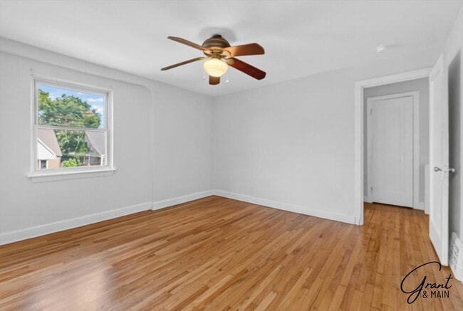 Building Photo - $1350 3 bedrooms