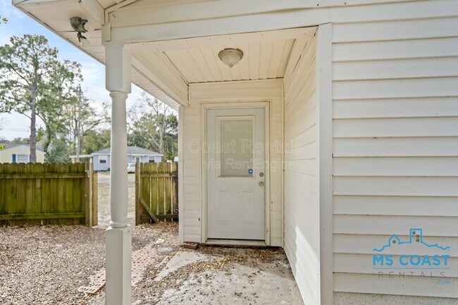 Building Photo - 340 Hiller Dr