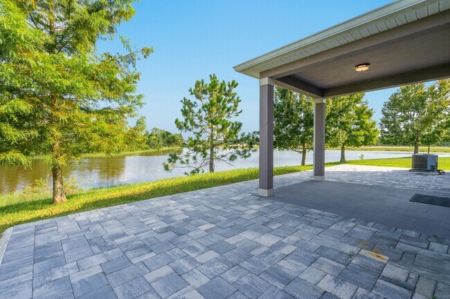 Building Photo - Spacious 4 Bedroom Home with Loft – Prime ...