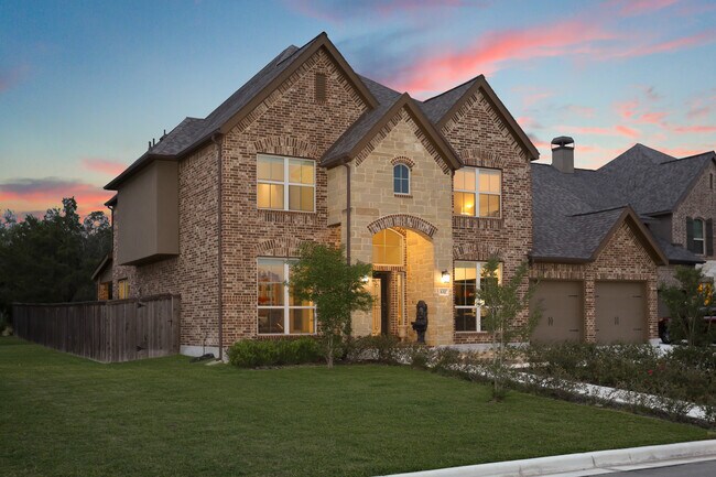 Building Photo - 632 Sydney St