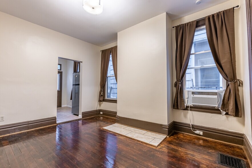 Building Photo - 1013 Ross Ave