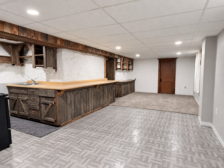 Building Photo - 611 N Pokegama Ave