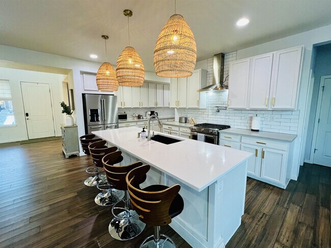 Building Photo - 15557 W 95th Ave