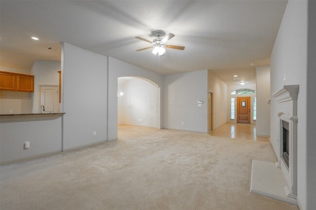 Building Photo - 12805 Shady Springs Dr