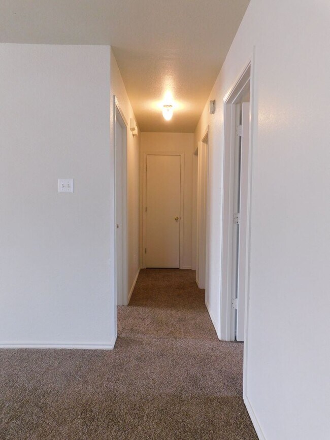 Building Photo - Available NOW!!!! Gorgeous 1 story, 3 bedroom, 2 bath, 1 car garage home. Spacious living room an...