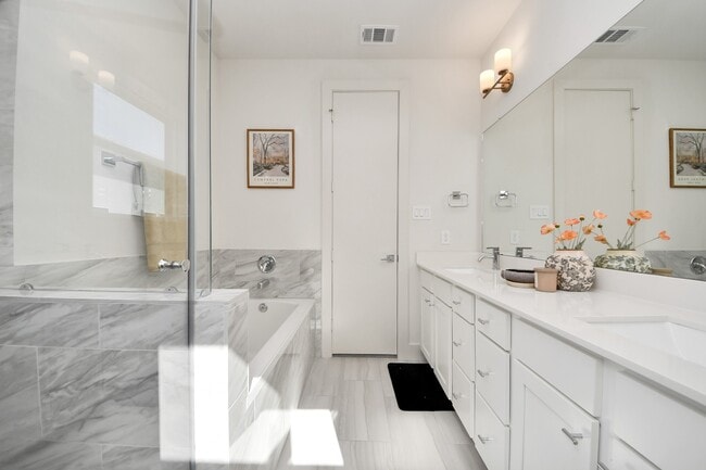 Building Photo - 4810 Martin Oaks Ln